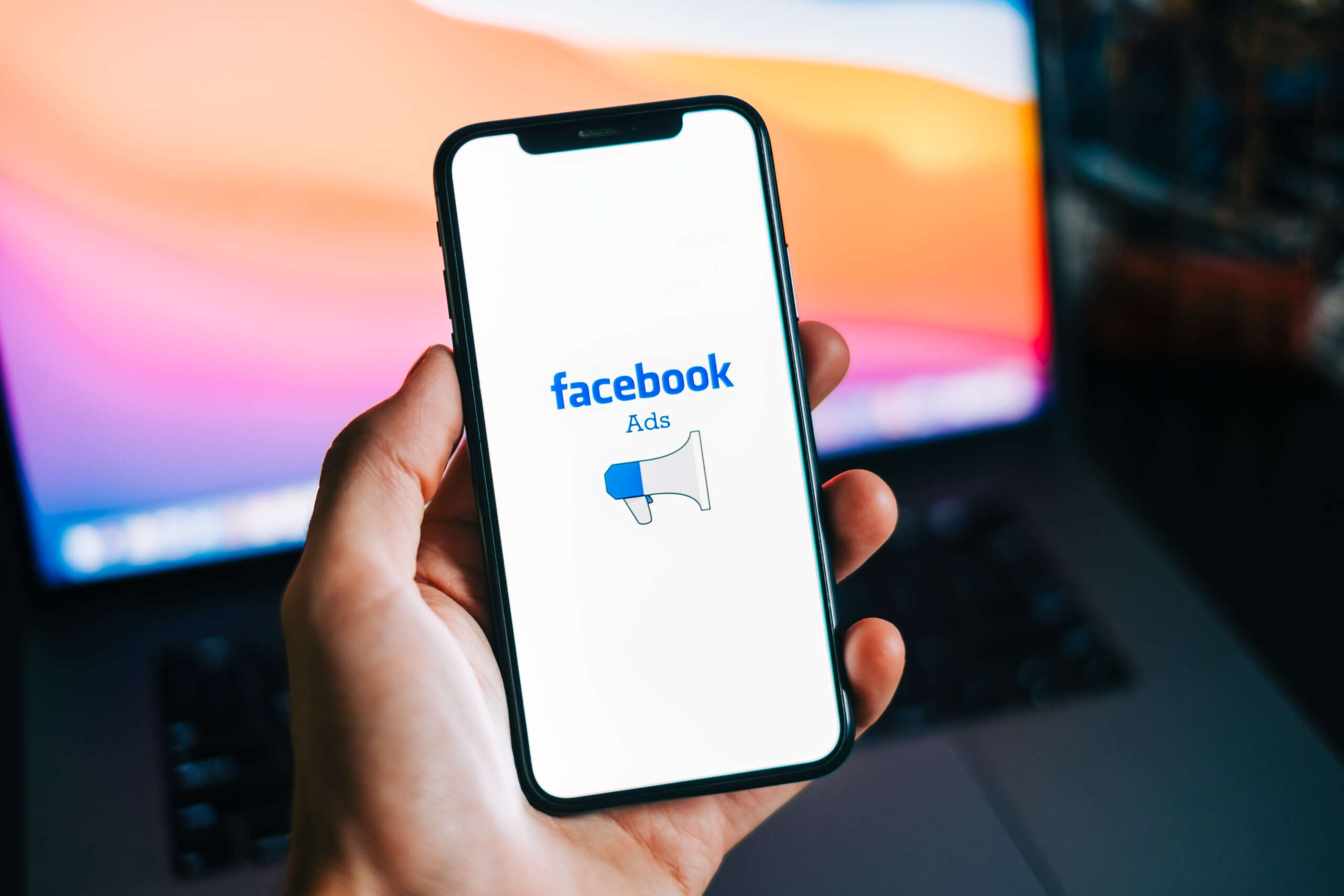 Are you struggling to create profitable Facebook ads in your niche? With over 2.8 billion monthly active users, Facebook offers a massive potential audience for your business. However, creating successful Facebook ads requires a solid strategy that resonates with your target audience. In this article, we'll share effective tips on how to create profitable Facebook ads in your niche. From understanding your audience to utilizing carousel ads, dynamic retargeting, and user reviews, we'll cover all the essential elements you need to craft compelling Facebook ads that drive conversions and boost your revenue.