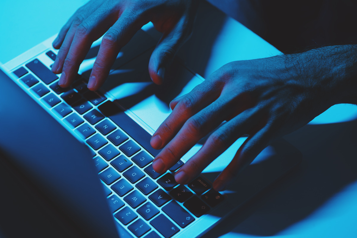 How To Spy On Your Competitors And “Steal” Their Traffic With Ahrefs