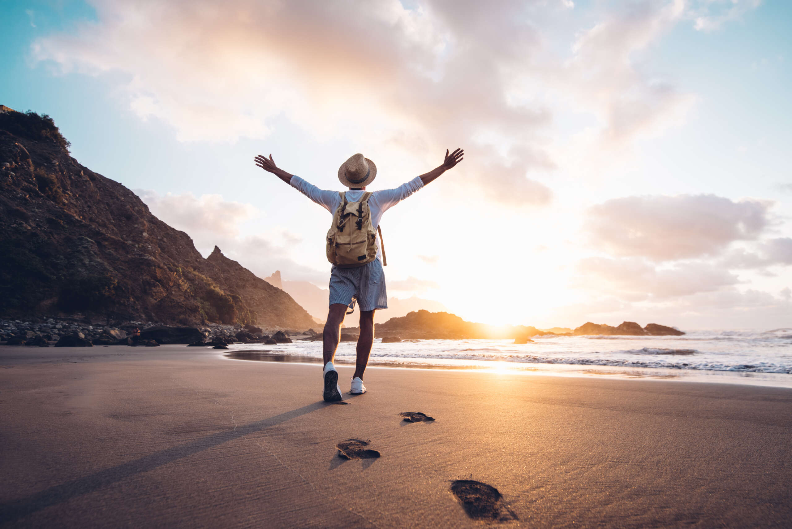 How To Start A Travel Blog: Introducing The Niche Site Challenge [Part 1]