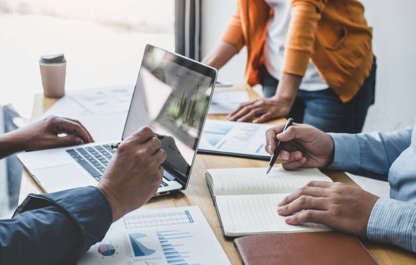 How to Successfully Market Your Website in an Overcrowded Niche