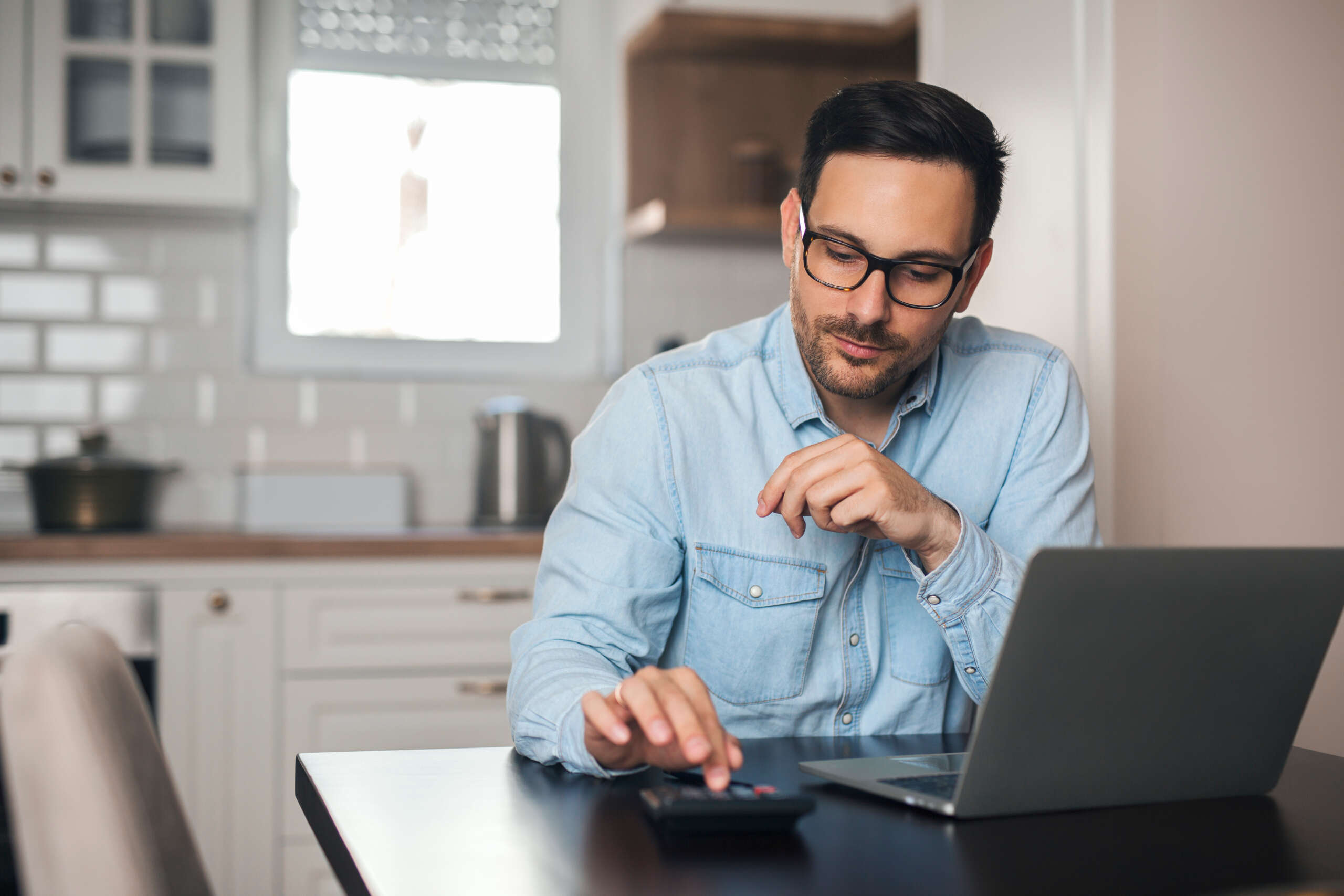 Ultimate Guide to Investing as a Side Hustle: Is It the Right Choice for You?