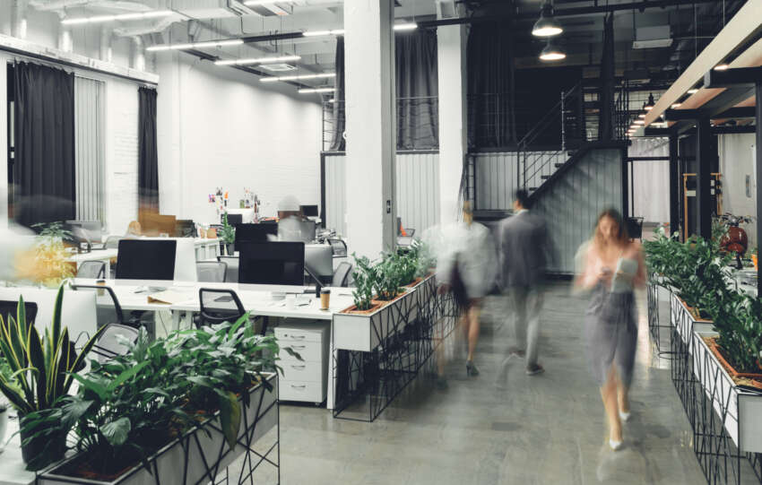 What Are the Criticisms of Hot Desking? Key Challenges and Solutions